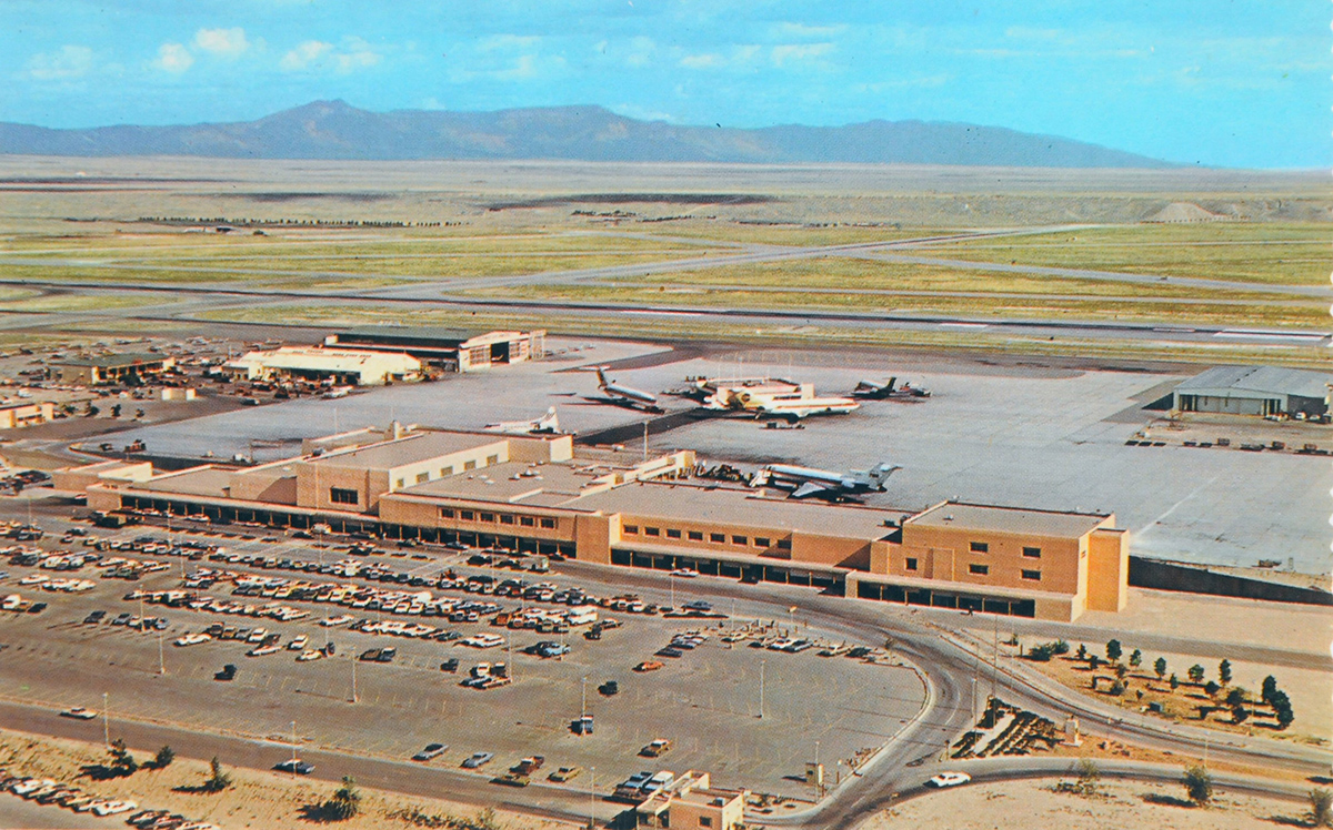 Albuquerque International Airport terminal in 1985 showing new gates with jetbridges on the west wing extension (left) and jetbridges at gates 1 and 2 (right).