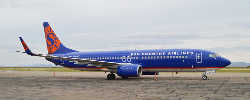 Sun Country Airlines Boeing 737-800 at Las Cruces.
